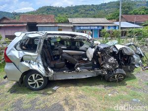 Gagal Nyalip, Truk Boks Tabrak 2 Mobil di Piyungan Bantul Gagal Nyalip, Truk Boks Tabrak 2 Mobil di Piyungan Bantul