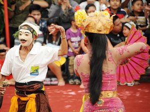 Sudahi Joged Bumbung yang Erotis, Kembalikan ke Makna Aslinya Sudahi Joged Bumbung yang Erotis, Kembalikan ke Makna Aslinya
