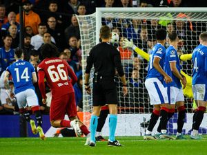 Boom! Trent Menjawab Kritik dengan Tendangan Bebasnya... Boom! Trent Menjawab Kritik dengan Tendangan Bebasnya...