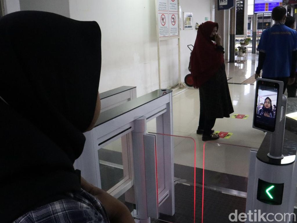 Cerita Penumpang KA soal Layanan Face Recognition di Stasiun Bandung