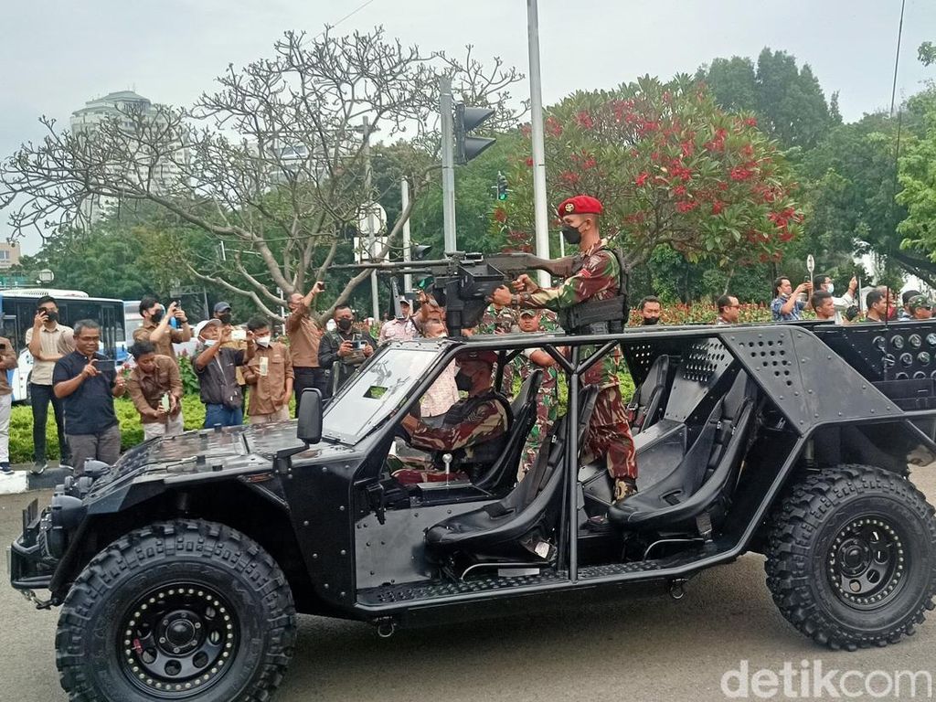 Parade Alutsista TNI dari Istana Negara, Jl Medan Merdeka Barat Ditutup