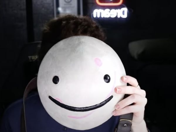 Potret YouTuber Viral Ungkap Wajahnya Pertama Kali, Reaksi Netizen Bikin Syok