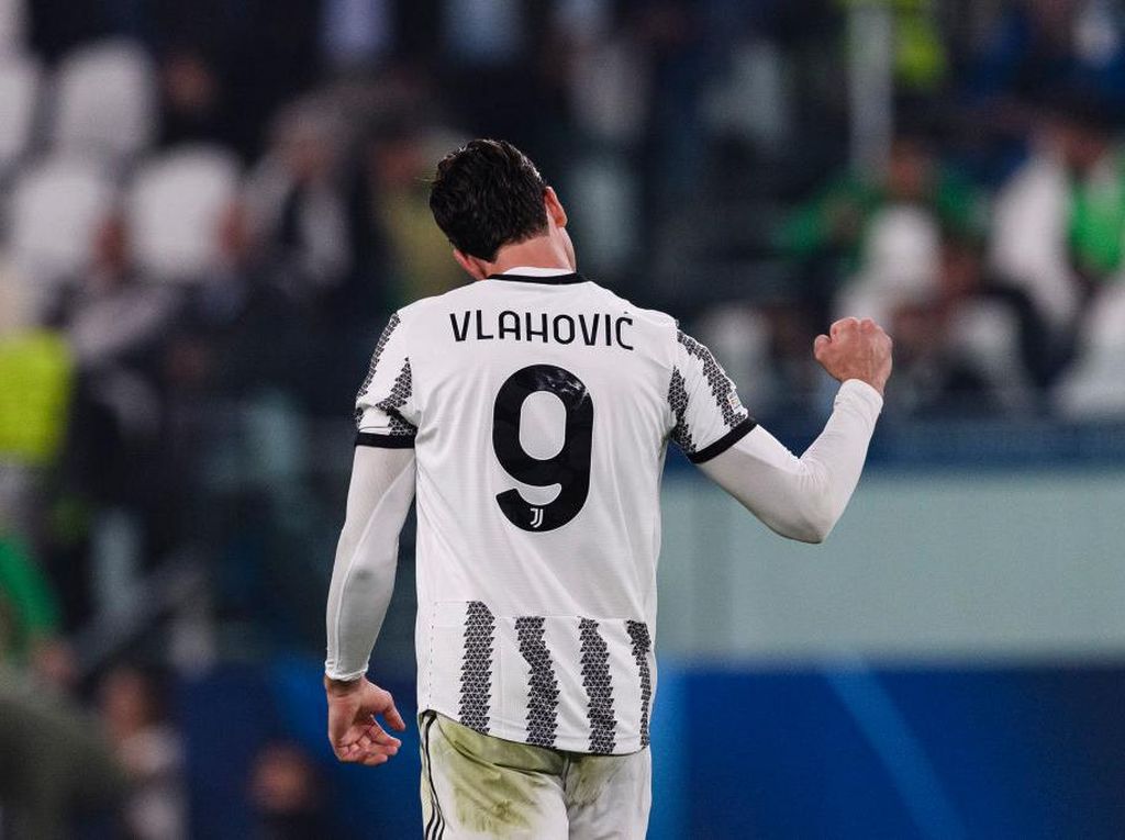 Vlahovic Beda Saat di Juventus dan Timnas Serbia