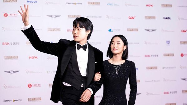 Ryu Jun Yeol Tak Mau Lepas dari Tangan Jeon Yeo Bin Nih!