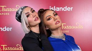 10 Gaya Agnez Mo Eksis Bareng Kembarannya di Madame Tussauds Singapura