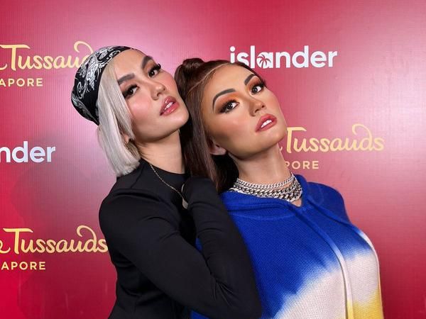 10 Gaya Agnez Mo Eksis Bareng Kembarannya di Madame Tussauds Singapura