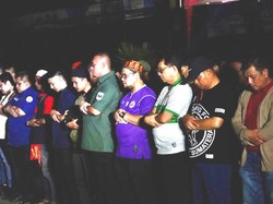 Andre Rosiade & Ribuan Suporter Salat Gaib di GHAS untuk Korban Kanjuruhan