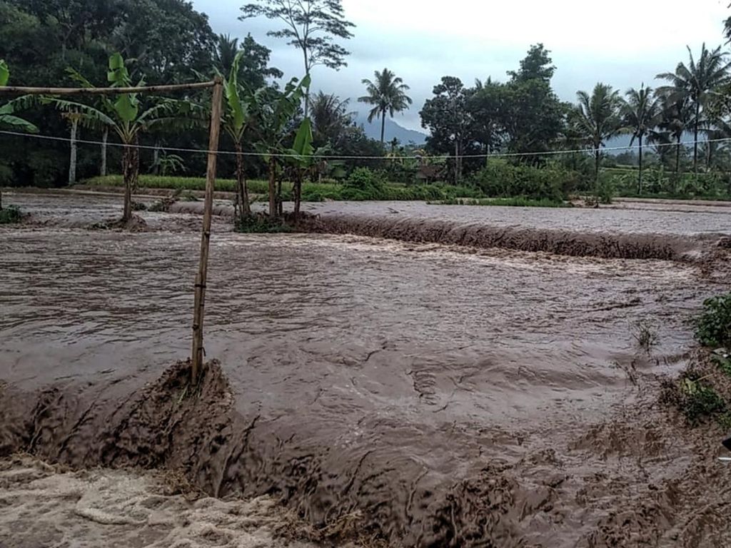 Air Sungai Cibojong Meluap, 10 Rumah di Sukabumi Terendam