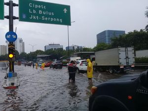 Tol JORR Arah Lebak Bulus Tergenang Air 40 Cm, Off Ramp Pondok Indah Ditutup Tol JORR Arah Lebak Bulus Tergenang Air 40 Cm, Off Ramp Pondok Indah Ditutup