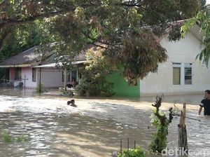Penampakan Banjir Rendam 100 Rumah di Polman