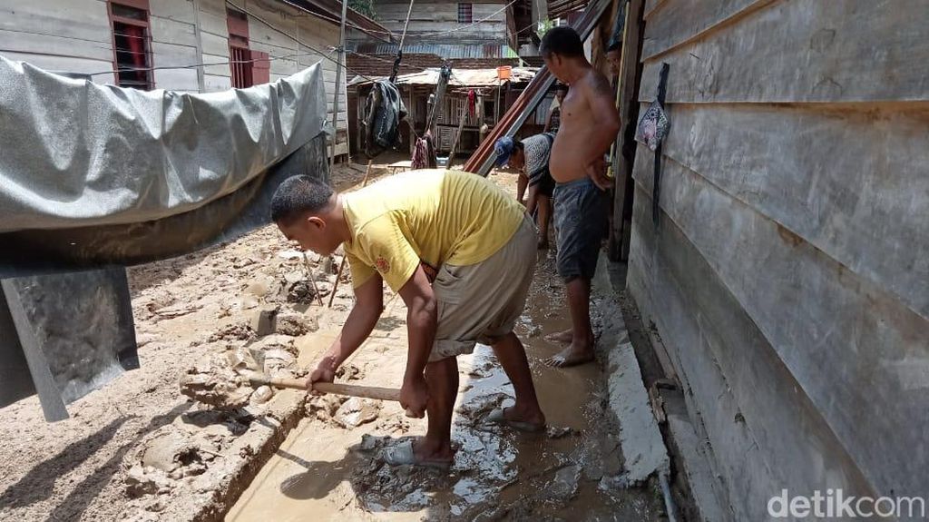 Potret Banjir Palopo Mulai Surut-Sisakan Lumpur di Permukiman