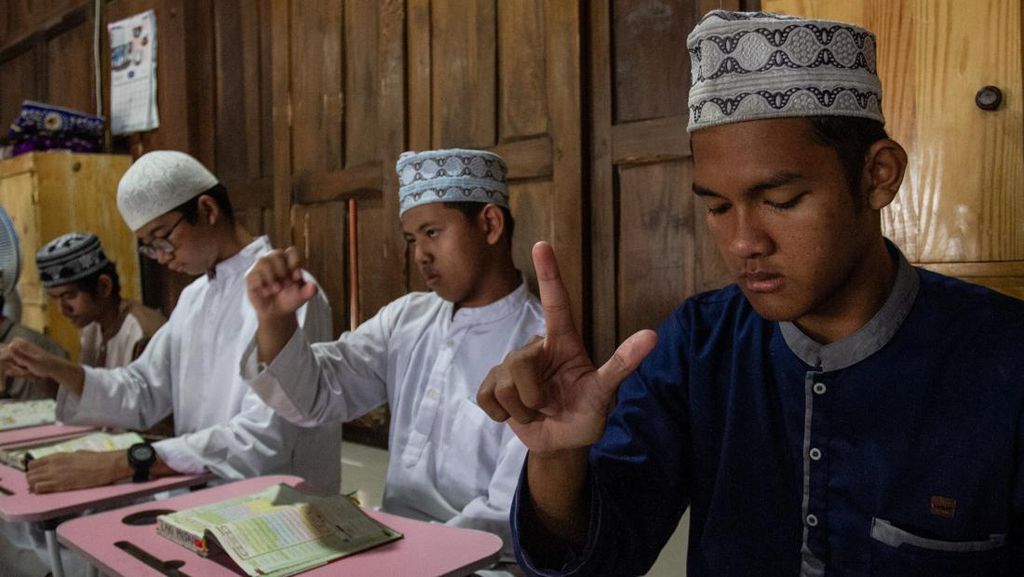 Belajar Melantunkan Al Quran dengan Bahasa Isyarat