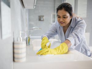 7 Cara Agar Rumah Bebas dari Tebaran Helaian Rambut