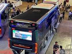 Inovasi Bus di Indonesia di 2022: Layar LED sampai Toilet Bisa Buat BAB