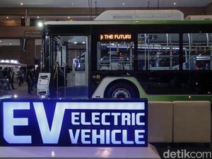 300 Bus Listrik Bakal Wara-wiri di Jakarta Tahun Depan 300 Bus Listrik Bakal Wara-wiri di Jakarta Tahun Depan