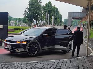 Delegasi Parlemen Dunia Tiba di DPR Naik Mobil Listrik