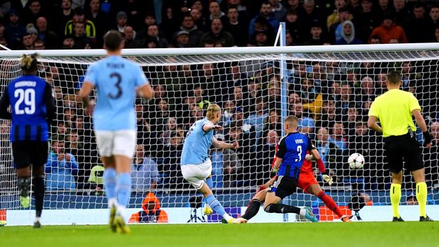 Manchester City's Erling Haaland scores their side's first goal of the game during the UEFA Champions League Group G match at the Etihad Stadium, Manchester. Picture date: Wednesday October 5, 2022. (Photo by Martin Rickett/PA Images via Getty Images)
