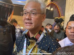 Ganjar Diundang ke Acara HUT Golkar, Perkuat Sinyal Capres?