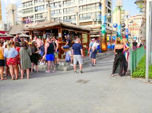 Benidorm yang Biasanya Ramai Oleh Turis Itu Kini Seperti Kota Hantu Benidorm yang Biasanya Ramai Oleh Turis Itu Kini Seperti Kota Hantu