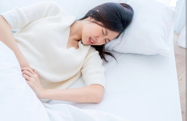 Ilustrasi perempuan sedang mengalami PMS/Foto: freepik.com/Lifestylememory Ilustrasi perempuan sedang mengalami PMS/Foto: freepik.com/Lifestylememory