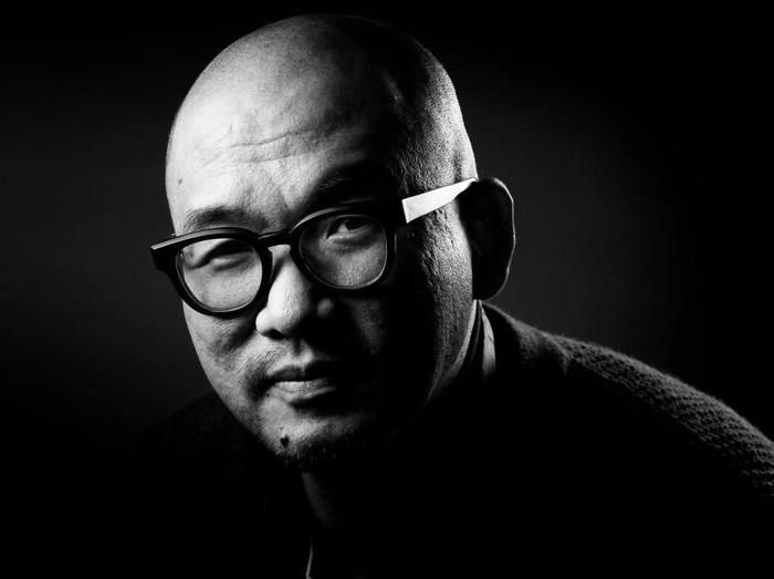 South Korean comic streep writer Kim Jung-gi poses in Paris on March 16, 2016. (Photo by JOEL SAGET / AFP) / BLACK AND WHITE VERSION (Photo credit should read JOEL SAGET/AFP via Getty Images)