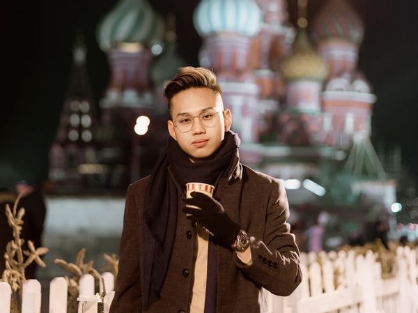 Intip Lagi 10 Potret Kulineran Indra Kenz di Moscow hingga Cicip Wagyu A5