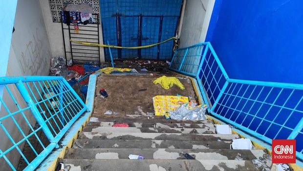 Investigasi PSSI: Tak Hanya Gate 13, Pintu Besar D Juga Terkunci L orong gate 13 Stadion Kanjuruhan.