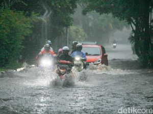 Depok Diguyur Hujan Deras, Jalan Cinere Raya Tergenang