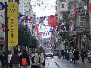 Turki Juga Punya Istiklal, Bukan Masjid, tapi Jalan Penuh Wisatawan