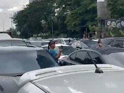 Banjir di TB Simatupang, Arus Lalin Jalur Arteri Lumpuh!