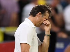 Sevilla Dibantai Dortmund, Lopetegui Dipecat dan Nangis