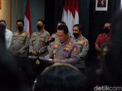 Kapolri: Kapolres Malang Pimpin Evakuasi Pemain Persebaya Hampir 1 Jam