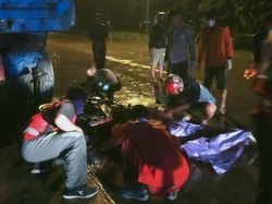 Pelajar SMA Tewas Tabrak Truk Parkir di Mojokerto Saat Hujan