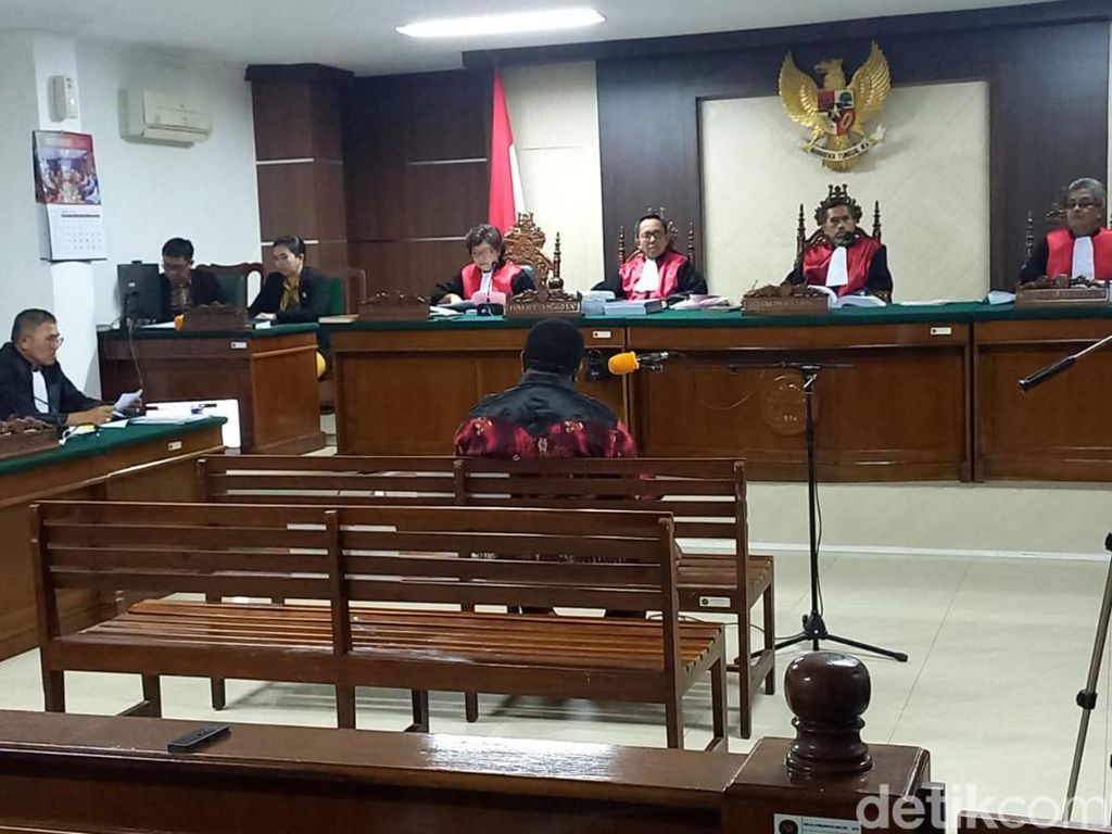 Ketua Adat Bantah Eks Wakapolres yang Ngaku Tak Tahu soal Kasus HAM Paniai Ketua Adat Bantah Eks Wakapolres yang Ngaku Tak Tahu soal Kasus HAM Paniai