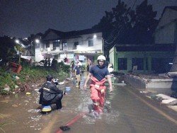 Camat Pastikan Seluruh Siswa MTsN 19 Pondok Labu Telah Dievakuasi