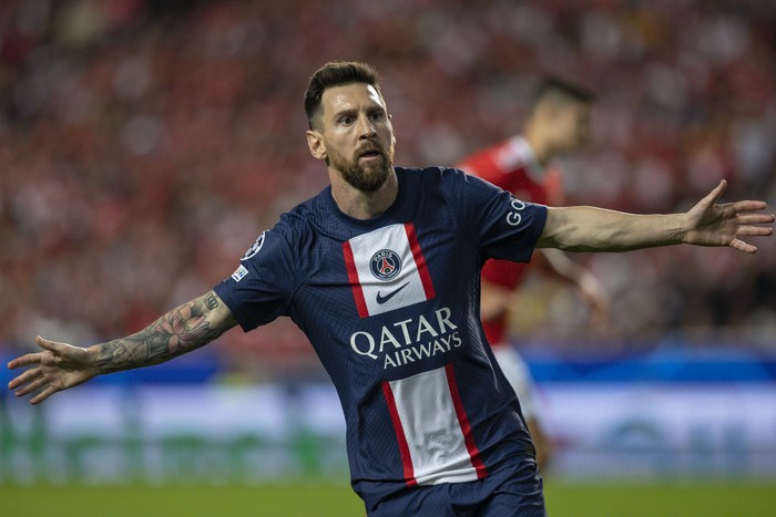 LISBON, PORTUGAL - OCTOBER 05: Lionel Messi of Paris Saint-Germain celebrates scoring Paris Saint-Germain goal during the UEFA Champions League group H match between SL Benfica and Paris Saint-Germain at Estadio do Sport Lisboa e Benfica on October 5, 2022 in Lisbon, Portugal. (Photo by Carlos Rodrigues/Getty Images)
