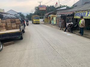 Pemotor di Rumpin Bogor Tewas Usai Terserempet Truk