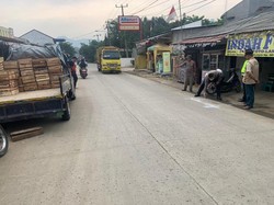 Pemotor di Rumpin Bogor Tewas Usai Terserempet Truk