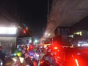 Jalan Fatmawati Raya Jakarta Macet Parah Akibat Banjir