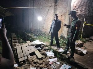 Mayat Sekeluarga dalam Septic Tank Lampung, 1 Terkubur di Kebun Singkong Mayat Sekeluarga dalam Septic Tank Lampung, 1 Terkubur di Kebun Singkong