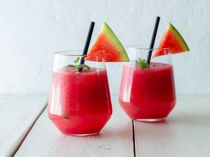 5 Minuman Sehat Ini Cocok Dikonsumsi Penderita Refluks Asam Lambung