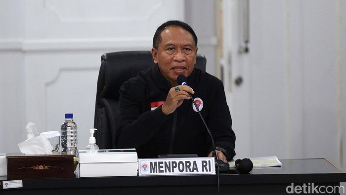 Kemenpora menggelar rapat koordinasi terkait evaluasi dan perbaikan prosedur pengamanan penyelenggaraan sepakbola Indonesia. Rakor digelar buntut Tragedi Kanjuruhan. Menteri Pemuda dan Olahraga Zainudin Amali memimpin rapat koordinasi di Wisma Menpora, Kemenpora, Jakarta Pusat, Kamis (6/10/2022).