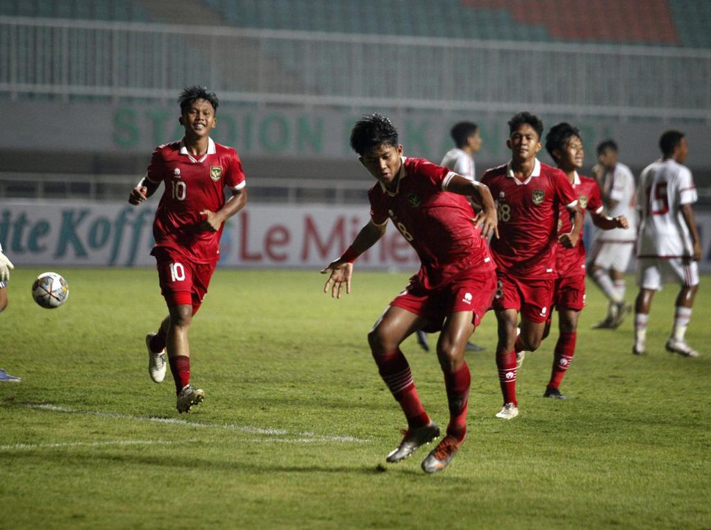 Kualifikasi Piala Asia U-17: Indonesia Vs Malaysia Saling Sikut