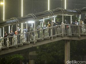 Kronologi Pencopetan di Halte TransJ Senen, Pelaku Digeledah Penumpang