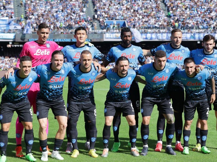 AMSTERDAM, NETHERLANDS - OCTOBER 04: Giacomo Raspadori of Napoli celebrates scoring a goal with Andre-Frank Zambo Anguissa during the UEFA Champions League group A match between AFC Ajax and SSC Napoli at Johan Cruyff Arena on October 04, 2022 in Amsterdam, Netherlands. (Photo by Dean Mouhtaropoulos/Getty Images)