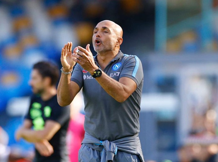 AMSTERDAM, NETHERLANDS - OCTOBER 04: Giacomo Raspadori of Napoli celebrates scoring a goal with Andre-Frank Zambo Anguissa during the UEFA Champions League group A match between AFC Ajax and SSC Napoli at Johan Cruyff Arena on October 04, 2022 in Amsterdam, Netherlands. (Photo by Dean Mouhtaropoulos/Getty Images)