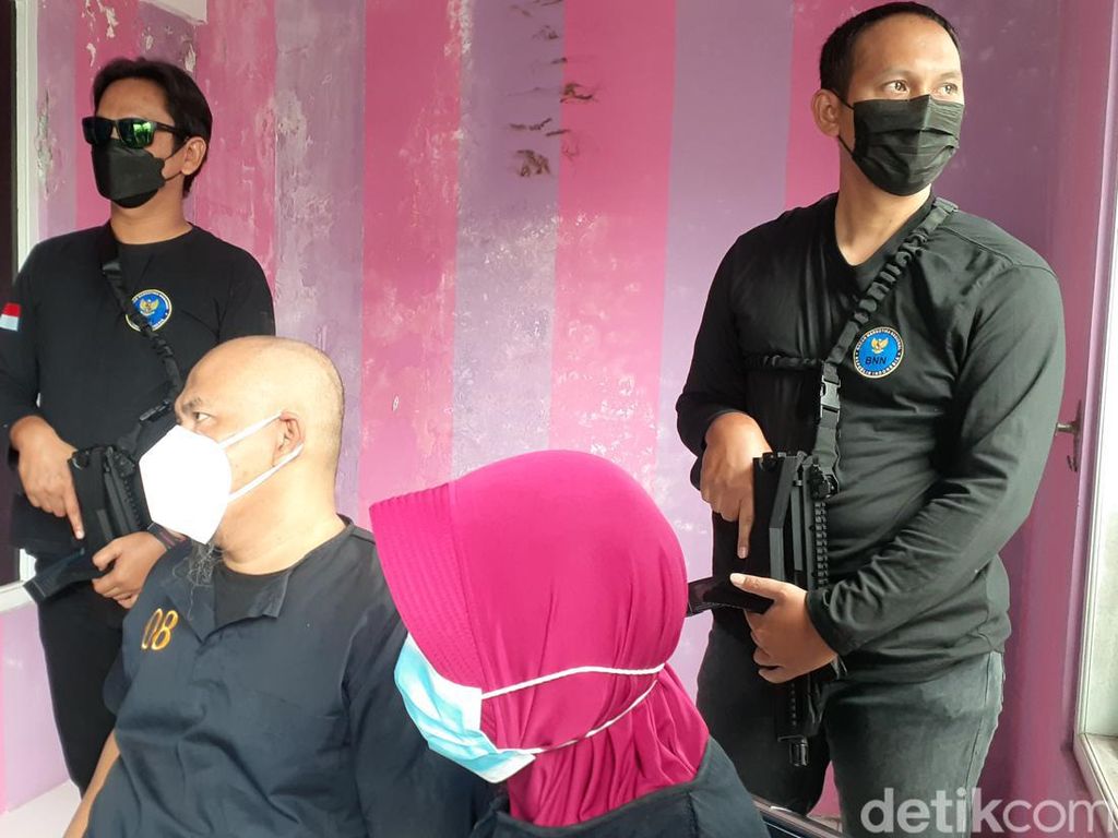 Bantu Suami Bisnis Narkoba dari Lapas, Wanita di Semarang Ditangkap Bantu Suami Bisnis Narkoba dari Lapas, Wanita di Semarang Ditangkap
