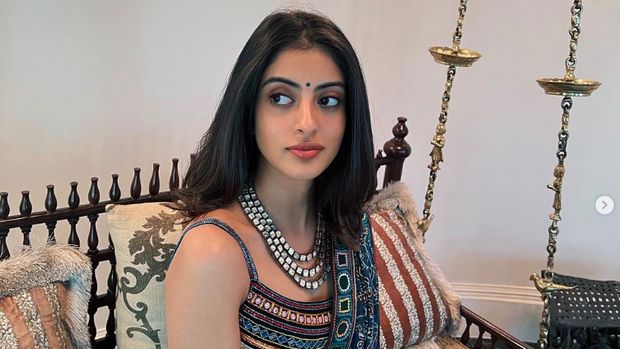 Navya Naveli Nanda, cucu dari Amitabh Bachchan.
