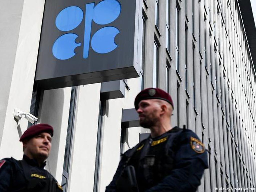 OPEC Setuju untuk Kurangi Produksi Minyak 2 Juta Barel