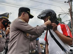 Pengendara di Sumedang Banyak Tak Patuh Pakai Helm
